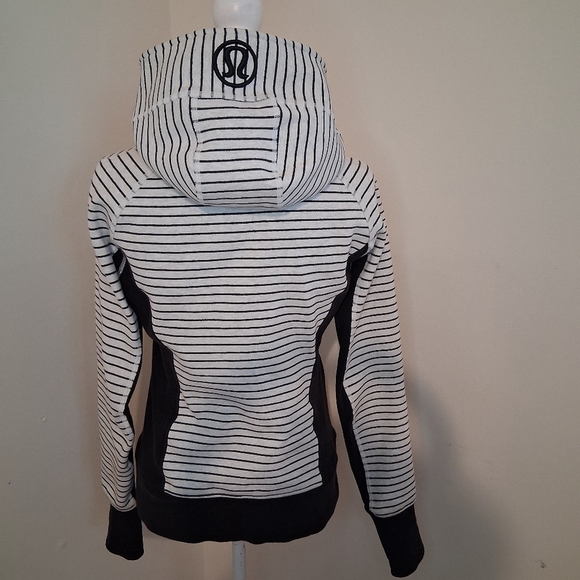 Lululemon Black and White Scuba Jacket Size 8 - Picture 4 of 11